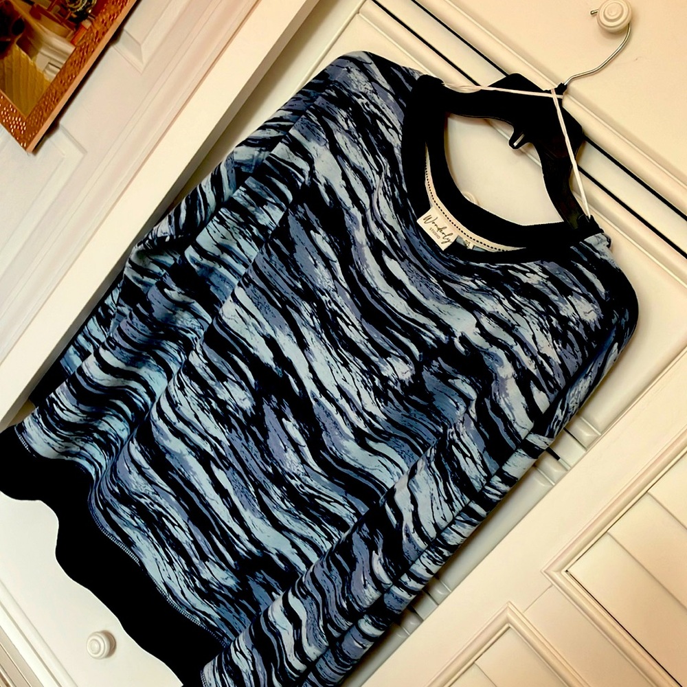 Wavy blue toned- Casual, jersey knit top!
